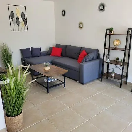 Apartment Les Chenes Verts, Maison Avec Piscine Malataverne