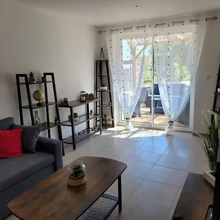 Les Chenes Verts, Maison Avec Piscine Apartment